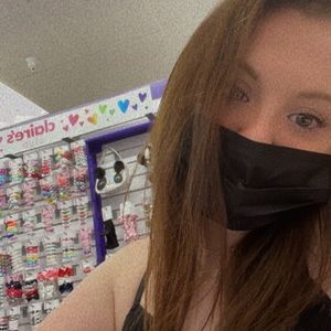 Meet your Posher, Becca